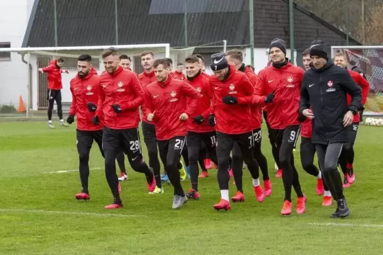 Die FCK-Truppe im Training ohne Gerald Ehrmann.