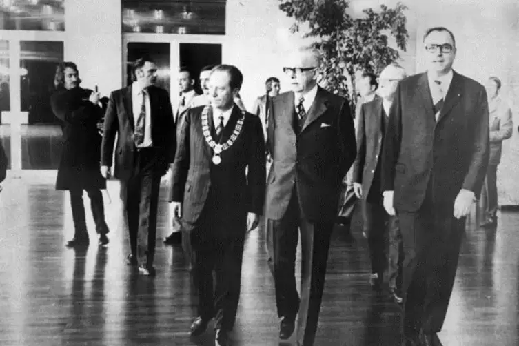 Mit Ministerpr&auml;sident Kohl und Bundespr&auml;sident Gustav Heinemann im Pfalzbau.