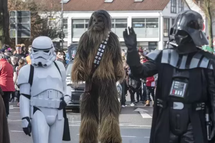Intergalaktisch: Star-Wars-Figuren waren Hingucker beim Umzug. 