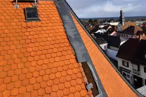 Schäden am Wachenheimer Kirchendach. 