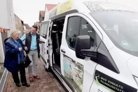 In Neuburg ist seit 2017 ein Bürgerbus unterwegs. Bald will auch Wörth einen solchen Service anbieten. 