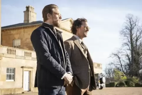 Starbesetzung in der Gaunerkomodie: Matthew McConaughey (rechts) als Mickey Pearson und Jeremy Strong als Matthew Berger. 