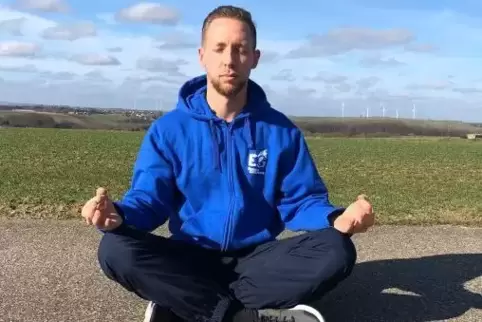 Auf seinem eigenen Weg zu mehr Gelassenheit hat Fußballer Dennis Gerlinger auch die Meditation für sich entdeckt. Seine Erkenntn