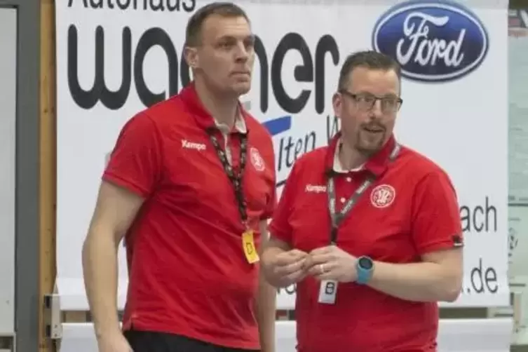 Das neue VTZ-Trainergespann Philip Wiese und Kai Schumann (von links) geht das Stadtderby gegen den Spitzenreiter entspannt an.