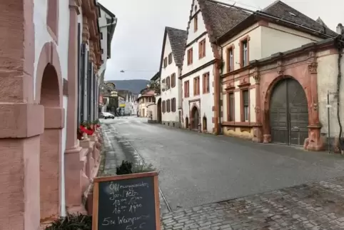Im „Haus Lotter“ (rechts) soll das Tourismusbüro unterkommen. 