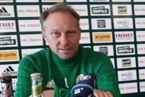 Jürgen Luginger, Trainer des FC Homburg, bei der Spiektags-Pressekonferenz am Samstag 