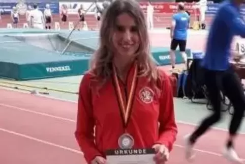 Christine Port gewinnt Silber. 