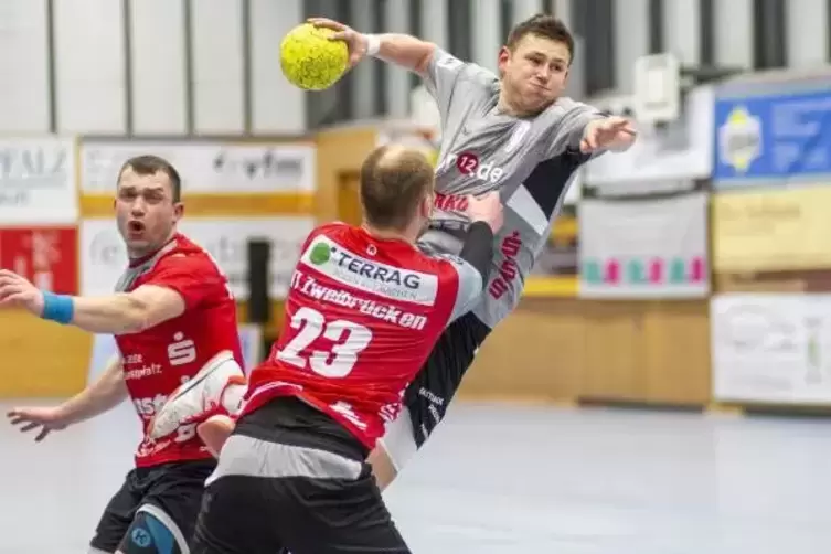 Drehte in der zweiten Hälfte mächtig auf: Marc-Robin Eisel (mit Ball, hier gegen Dominik Rifel). 