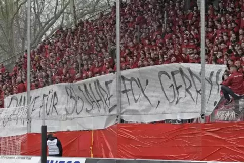 Dank der FCK-Fans an den Publikumsliebling und Ex-Torwarttrainer Gerry Ehrmann.