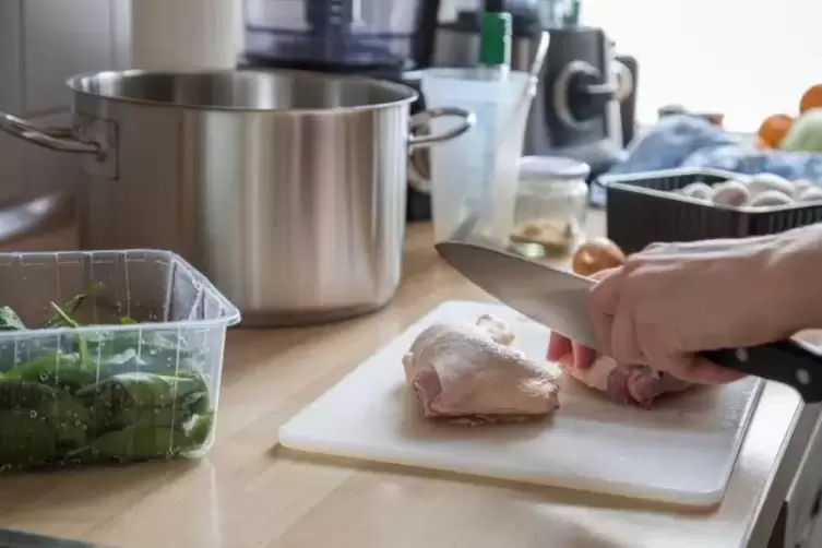 Auch kochen f&auml;llt &Auml;lteren oft zunehmend schwer. 