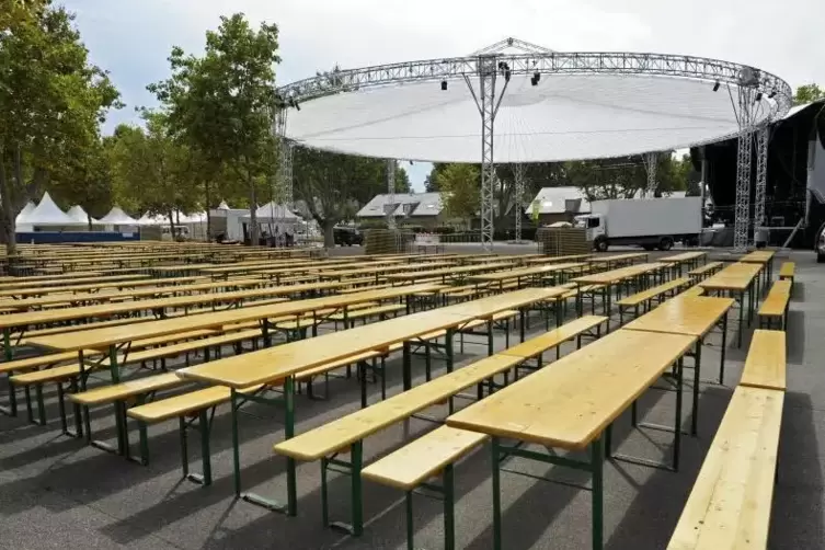 Viele H&auml;user mussten einem Parkplatz weichen, der heute f&uuml;r das BASF-Kellerei fest genutzt wird. 