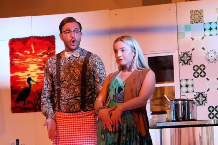 Zum Start spielt das Boulevardtheater Deidesheim in Maikammer die Kom&ouml;die &bdquo;Bleib doch zum Fr&uuml;hst&uuml;ck&ldquo; mit Tim Poschmann und Lea H