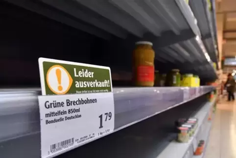Leider ausverkauft – die Märkte bemühen sich derzeit, den Bedarf an haltbaren Lebensmitteln zu decken. 