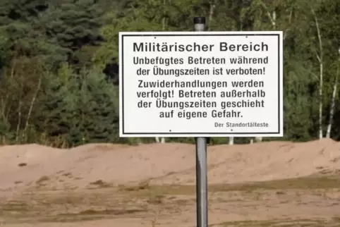 Warnschilder nicht immer beachtet: Die Bundeswehr will die Bevölkerung aufklären. 
