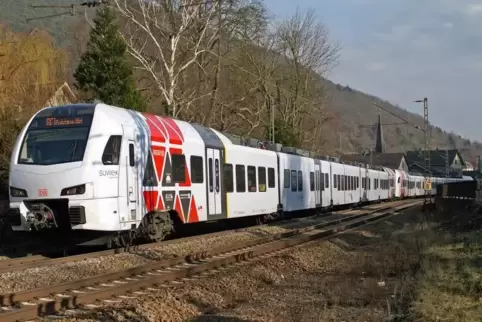 Betroffen von der Streckensperrung im Pfälzerwald zwischen Neustadt und Kaiserslautern ist auch die Regional-Express-Linie RE 1.