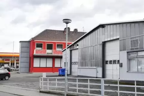An die Stelle der Halle sollen Wohn- und Geschäftshäuser kommen.