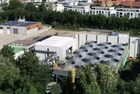 Das Landauer Geothermiekraftwerk aus der Luft. 