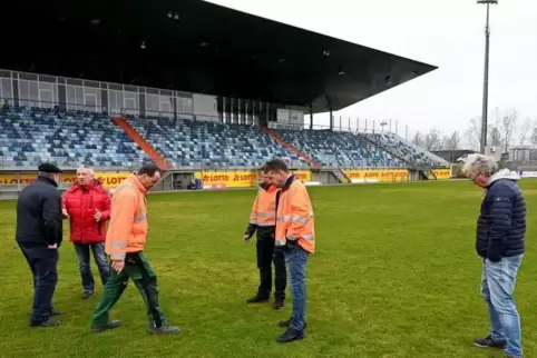 Wie schon vor dem Spiel gegen Ulm (Foto) wird erneut eine Platzkommission den Rasen auf der Husterhöhe begutachten. 