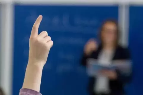 symbolbild_schule_unterricht_schueler_lehrer_dpa