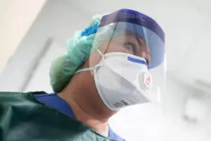 Krankenhäuser weltweit bereiten sich auf Covid-19-Patienten vor. Krankenhäuser weltweit bereiten sich auf Covid-19-Patienten vor.