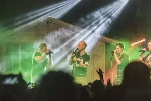 Kernige Buam mit Stimmgewalt und strammen Waden: „voXXclub“ im Ramsteiner CCR.
