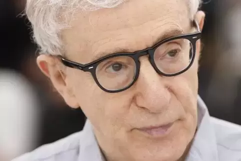 Woody Allen, 84, steht in den USA nun ohne Verlag für seine Autobiografie da. Rowohlt will das Buch weiter veröffentlichen, klär