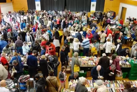 Der Basar lockt stets viele Besucher an. 