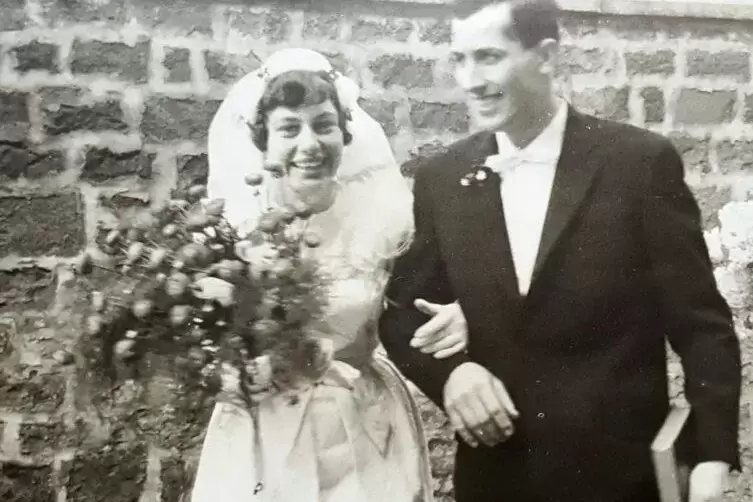 Nach etwas mehr als zwei Jahren Beziehung wurde geheiratet. 