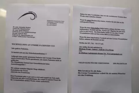 Mit diesem Aushang informierte am Montag eine Grünstadter Arztpraxis über ihre vorübergehende Schließung. 