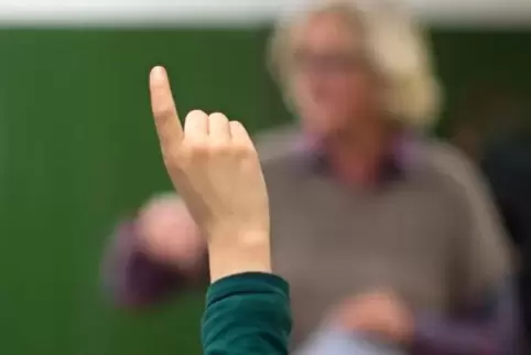 Lehrer an Gymnasien in Rheinland-Pfalz arbeiten laut einer Studie zu viel.