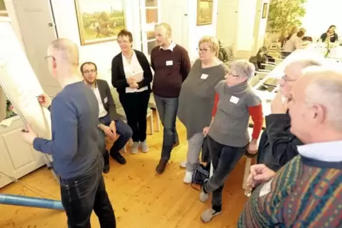 Arbeit in Kleingruppen, von links: Martin Steinmetz, Christoph Spies, Susanne Friedl-Haarde, Markus Barnert, Ina Seide, Ute Napp
