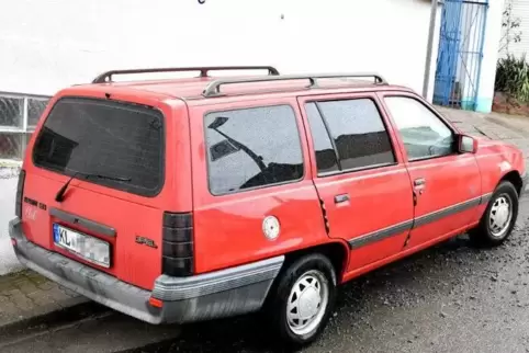 Die Polizei will wissen, wer das Fluchtfahrzeug vor der Tat in Erlenbach gesehen hat.