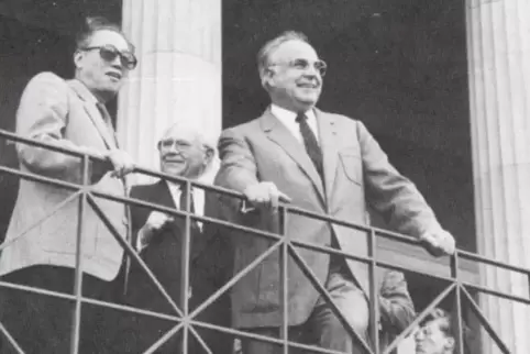 Berthold Roland (Mitte) 1985 auf der Ludwigshöhe mit Helmut Kohl und Zhao Ziyang, Premierminister Chinas (links). 
