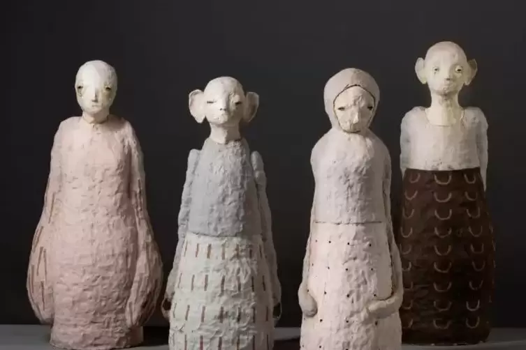 Anna Dorothea Klug aus Leipzig setzt ihren Schwerpunkt auf figurative Installationen, so wie hier bei &bdquo;Insektenk&ouml;nigin&ldquo;.