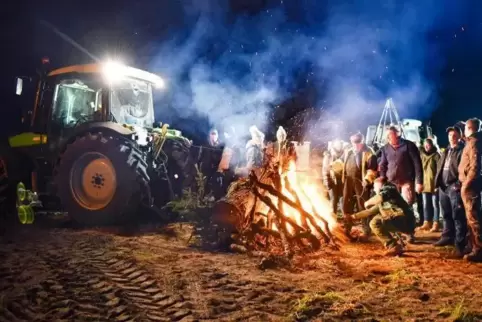 Aus Protest unter anderem gegen die Düngemittelverordnung haben Landwirte in den vergangenen Monaten vielerorts Mahnfeuer entzün