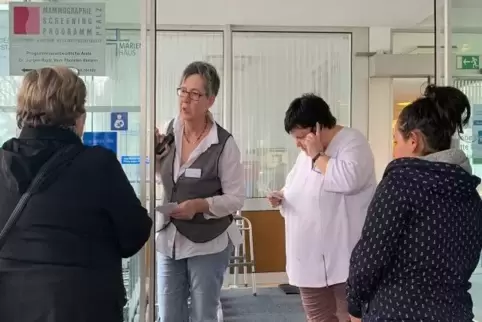 Am Neustadter Krankenhaus Hetzelstift werden seit Mittwochnachmittag Besucher an der Pforte informiert, dass sie nicht hinein dü