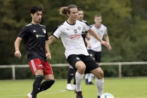 Arbenit Hoti wurde beim FC Arminia Ludwigshafen nicht glücklich. Deshalb wechselte er wieder zum ASV Fußgönheim. 