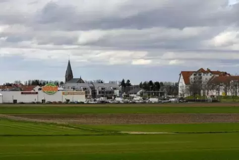 Auf diesen Äckern südlich des Globus-Markts könnte ein 14 Hektar großes Wohngebiet entstehen. 