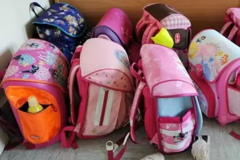 In vielen Schulen wurden heute schon die Ranzen für die kommenden Wochen zuhause gepackt. 