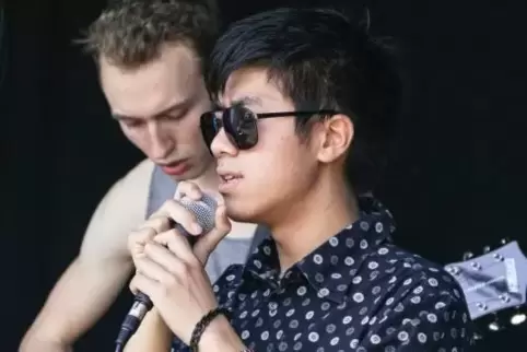Die Musik ist Duc-Nam Trinhs große Leidenschaft – so wie hier im August 2019 beim Auftritt mit Freund Paul Günther bei „Rock am 