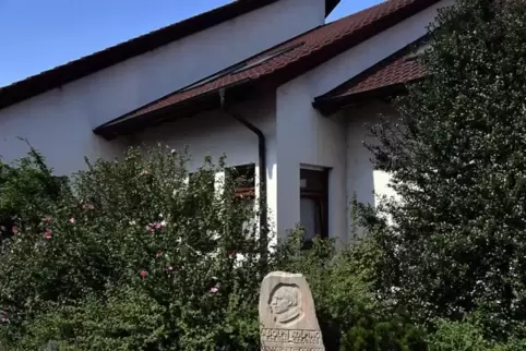 In der Verbandsgemeinde Deidesheim soll möglichst kein Gebäude verkauft werden, hier das Pfarrheim in Niederkirchen. 
