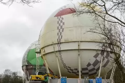 Mit ihrem Farbanstrich waren die Kugeln ein Blickfang.