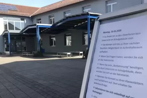 Gähnende Leere: Die Schulen im Kreis – hier die BBS in Rockenhausen – sind seit Montag geschlossen. Faulenzen dürfen die meisten