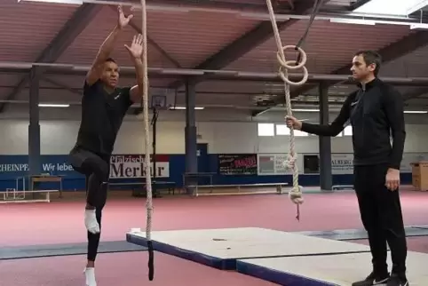Acht bis neun Wettkämpfe peilen Raphael Holzdeppe (links) und sein Trainer Andrei Tivontchik im Sommer in Vorbereitung auf Olymp
