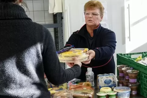 Bleiben vorerst für die Versorgung Bedürftiger aktiv: Heide Schmitt, die Leiterin der Frankenthaler Tafel. 