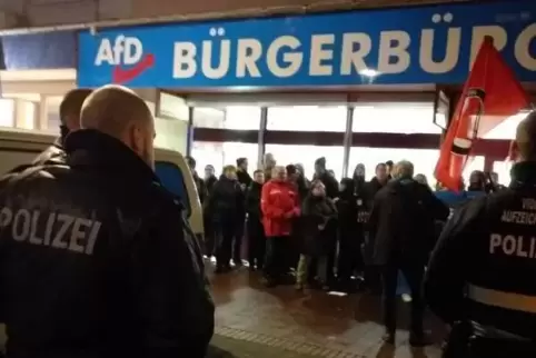 Protest vor dem Bürgerbüro der AfD am 10. März