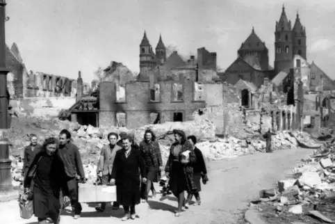 Bei den vier Luftangriffen im Zweiten Weltkrieg auf Worms wurden insgesamt 25.000 Wohnungen zerstört. Der Angriff am 18. März wa