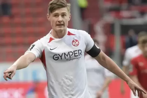 Die Coronavirus-Krise bringt auch für viele Fußballprofis Einbußen mit sich – etwa für Kapitän Carlo Sickinger und seine Kollege