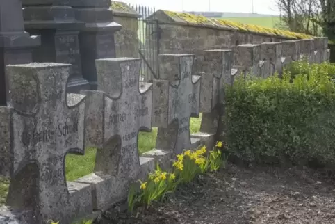 Die Gräber der neun Gebirgsjäger aus Österreich, die am 19. März bei Albessen ihr Leben gelassen haben. 
