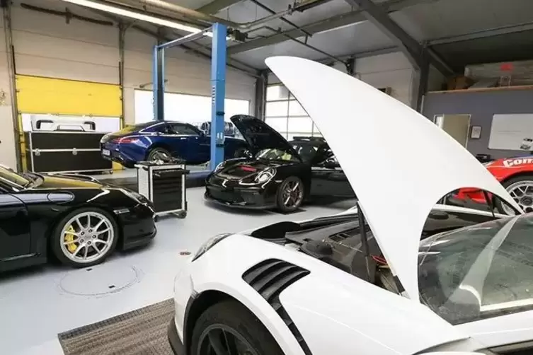  Am meisten Erfahrung hat das Team mit Fahrzeugen von Porsche und Mercedes.